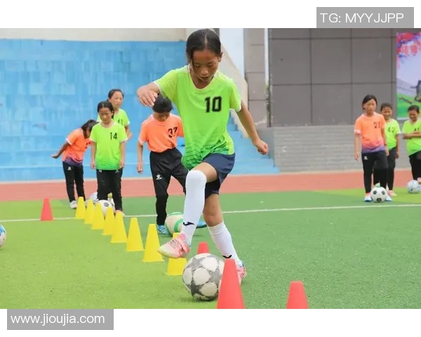 足球明星的成长之路从何开始探寻他们的初始梦想与奋斗历程