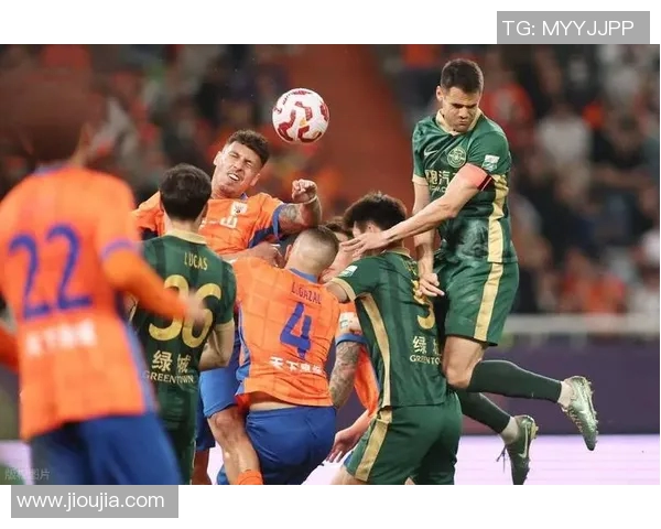 足球明星驾豪车加盟新球队引发球迷热议与期待