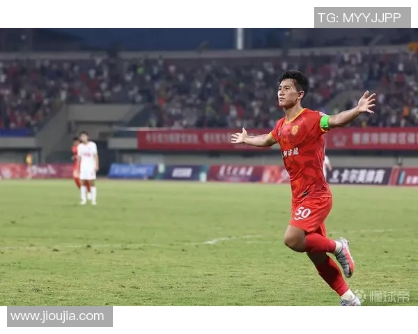 足球明星迪力夏提的成长之路与辉煌成就揭秘 足球明星迪力夏提的成长之路与辉煌成就揭秘